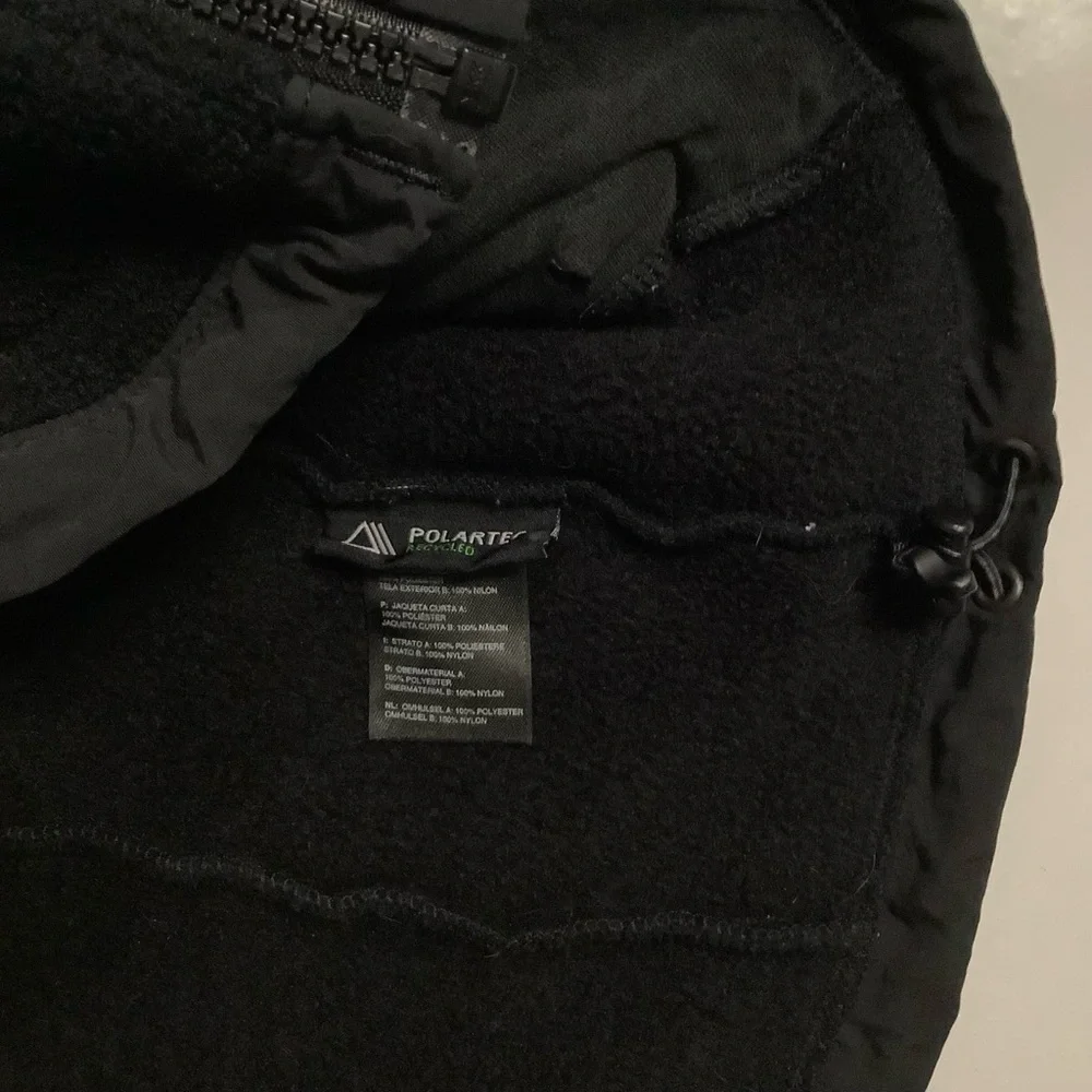 The North Face Women's Black Hooded Fleece Jacket - Picture 8 of 9